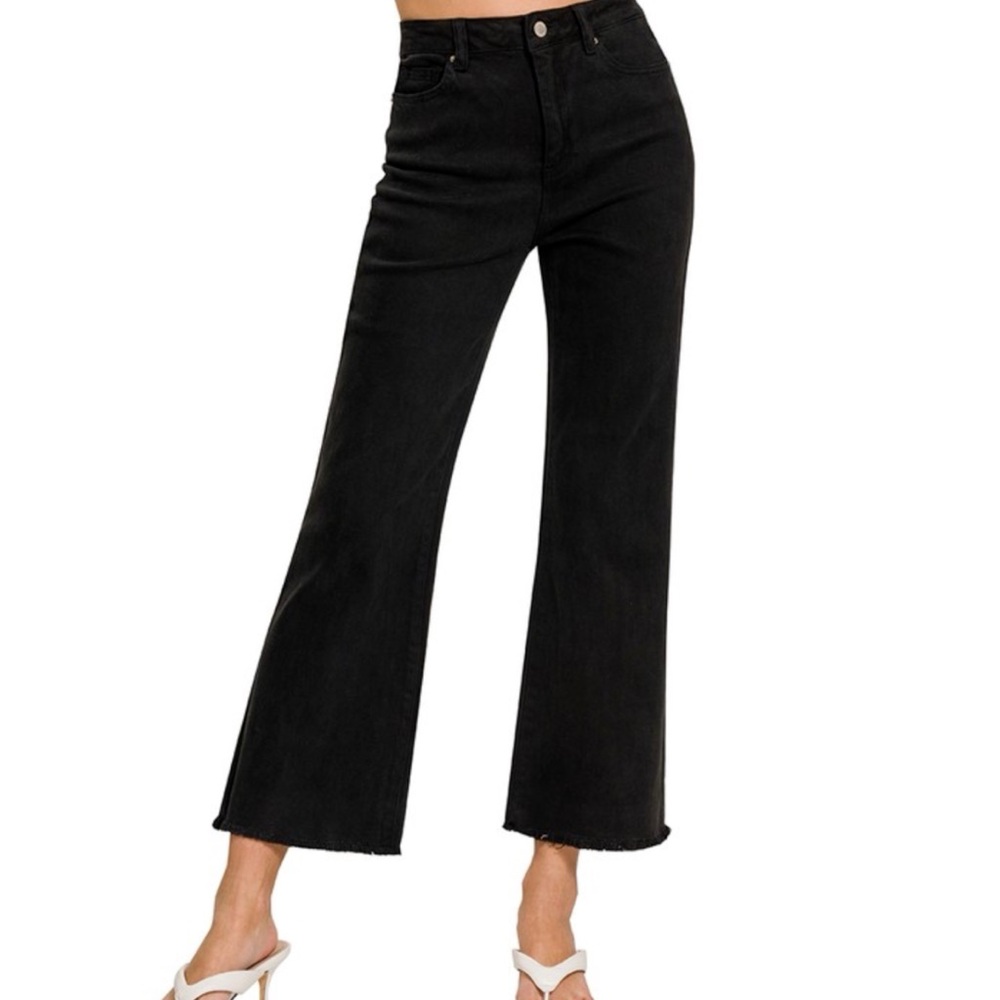 725 ⭐️• Black Soft Stretchy High Waist Frayed Hem Kick Flare Jeans